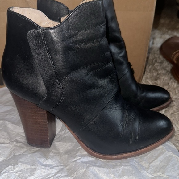 Halogen Booties - Picture 5 of 7